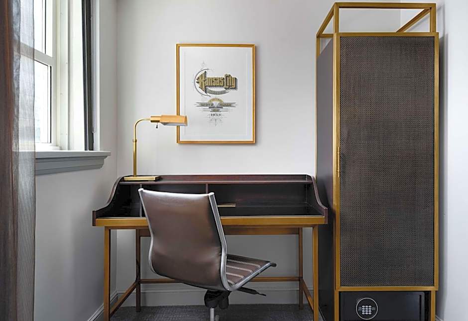 Hotel Phillips Kansas City Curio Collection by Hilton