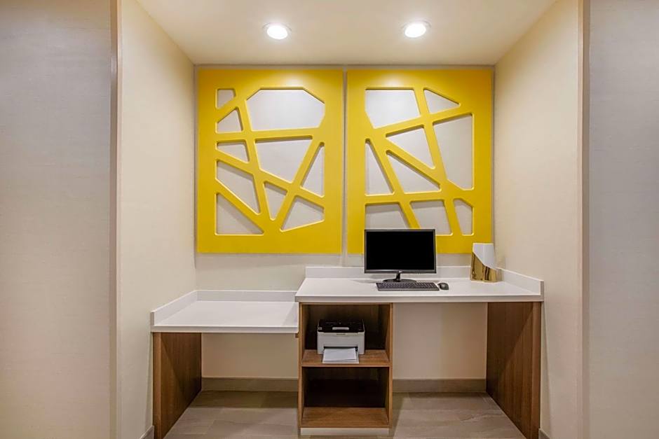 La Quinta Inn & Suites by Wyndham Dallas - Duncanville