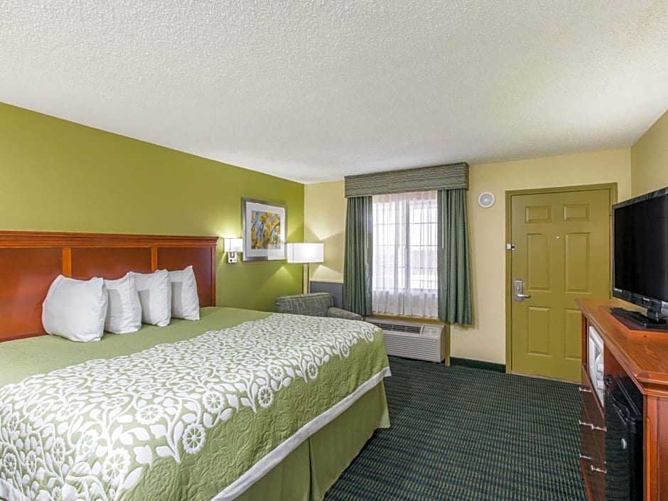 Days Inn & Suites by Wyndham Big Spring