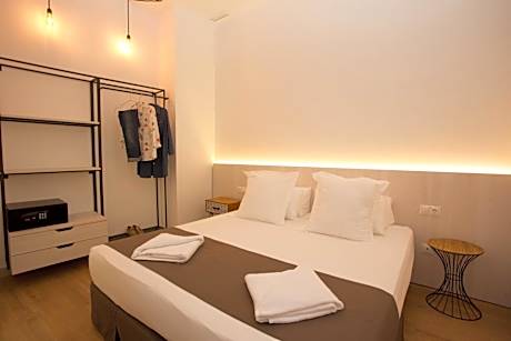 One-Bedroom Apartment with Shower