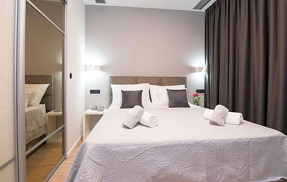 Sky & Sun Luxury Rooms