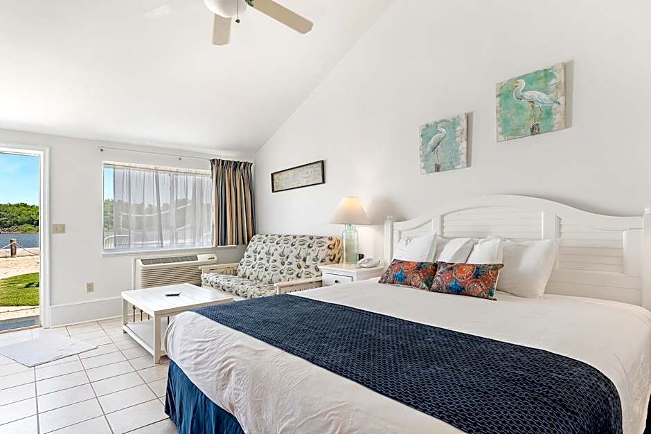 Lowes Wharf Marina Inn
