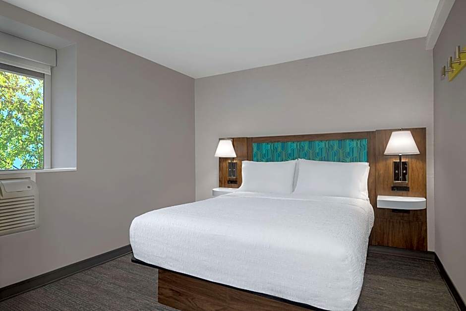 Hampton Inn & Suites by Hilton Toronto Downtown