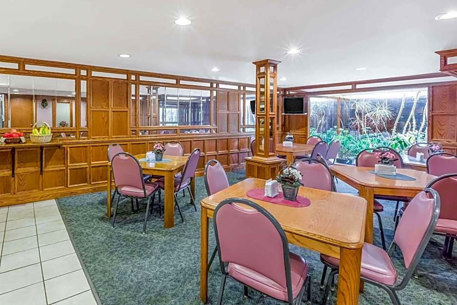 Knights Inn & Suites South Sioux City