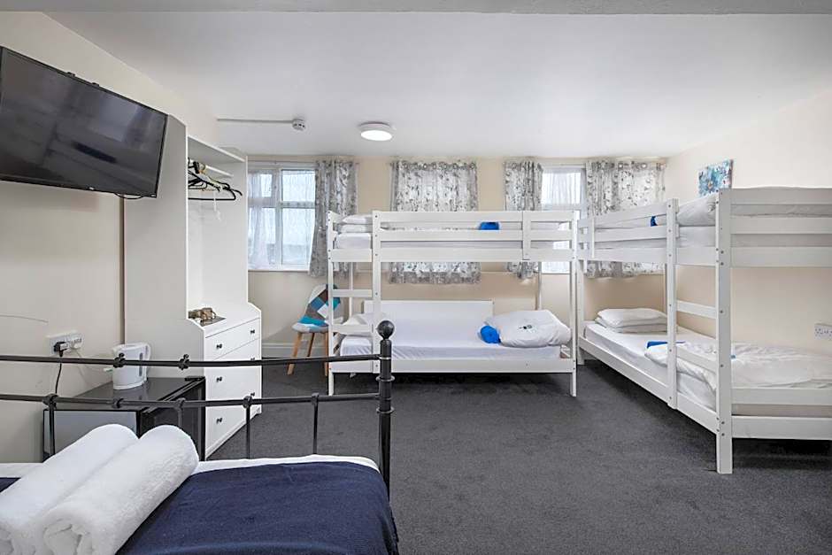 100 Pipers Hotel
