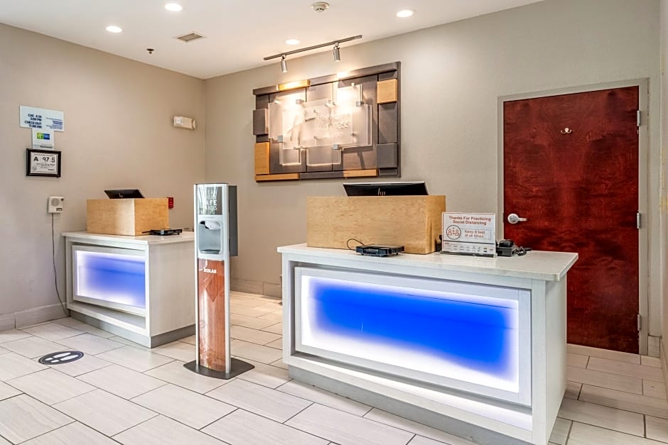 Holiday Inn Express & Suites Statesville By IHG