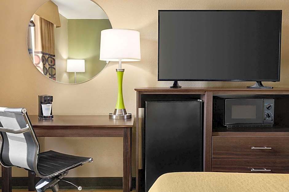 Super 8 by Wyndham Sikeston/Miner Area