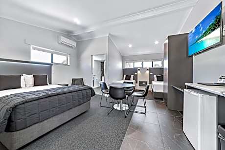 New Deluxe Family Room