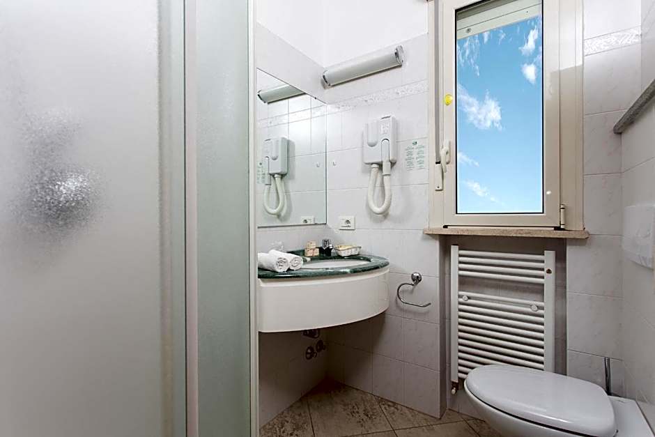 HOTEL AMBRA - Fronte Mare - Vicinissimi al Centro