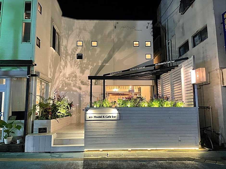 En- Hostel & Café bar