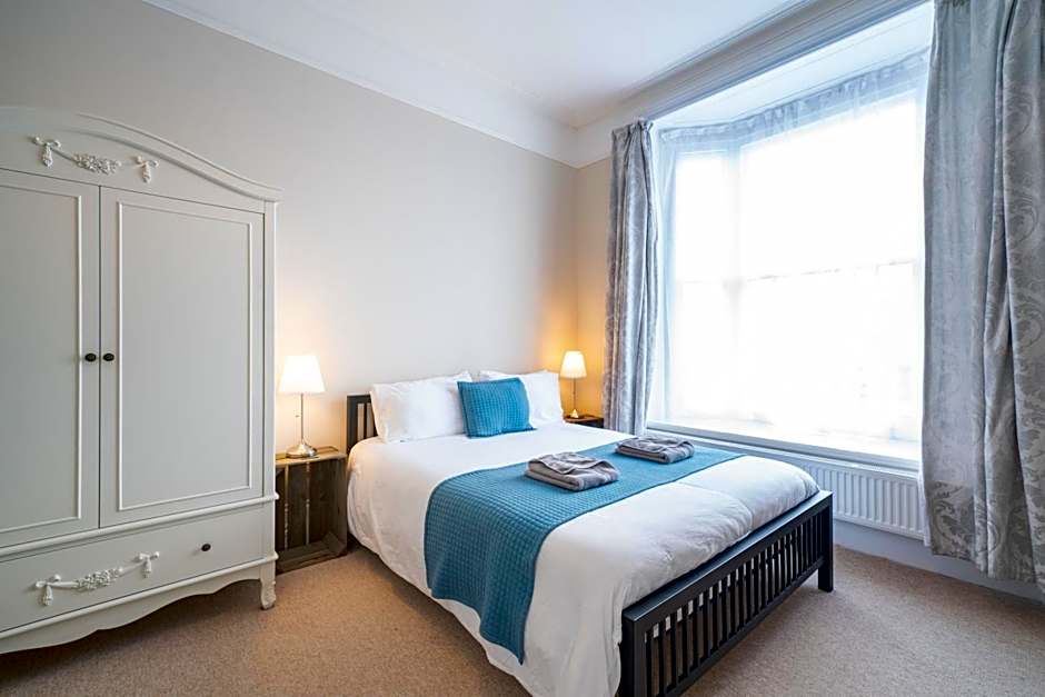 The Veteran Hotel & Bar