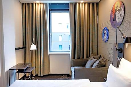 Deluxe Room (2 Adults + 1 Child)
