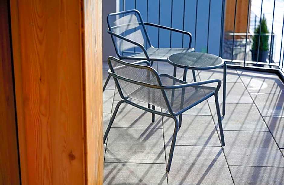 Wellness und Brunch Hotel MorgenZeit beheizter Naturpool mit Sandstrand Genuss Frühstück bis 13 Uhr Hochkönig Sommercard