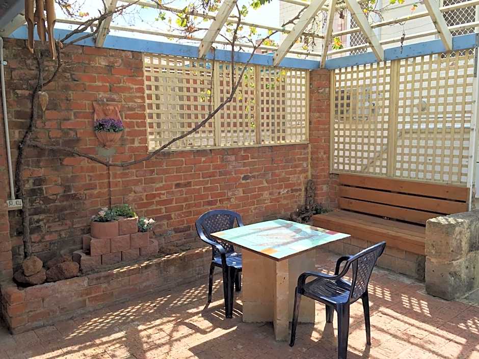 Hay Street Traveller's Inn