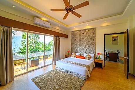 Suite with Mountain View