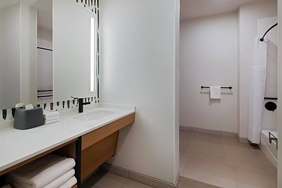 Atwell Suites Kansas City Airport By IHG