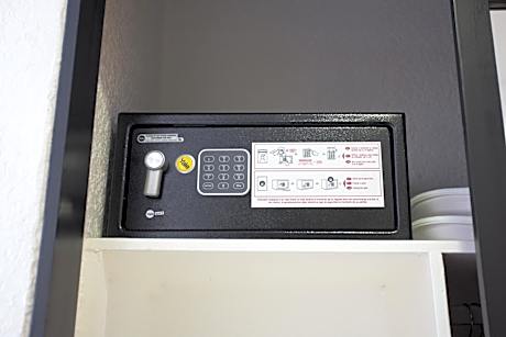 King Suite - Non-Smoking