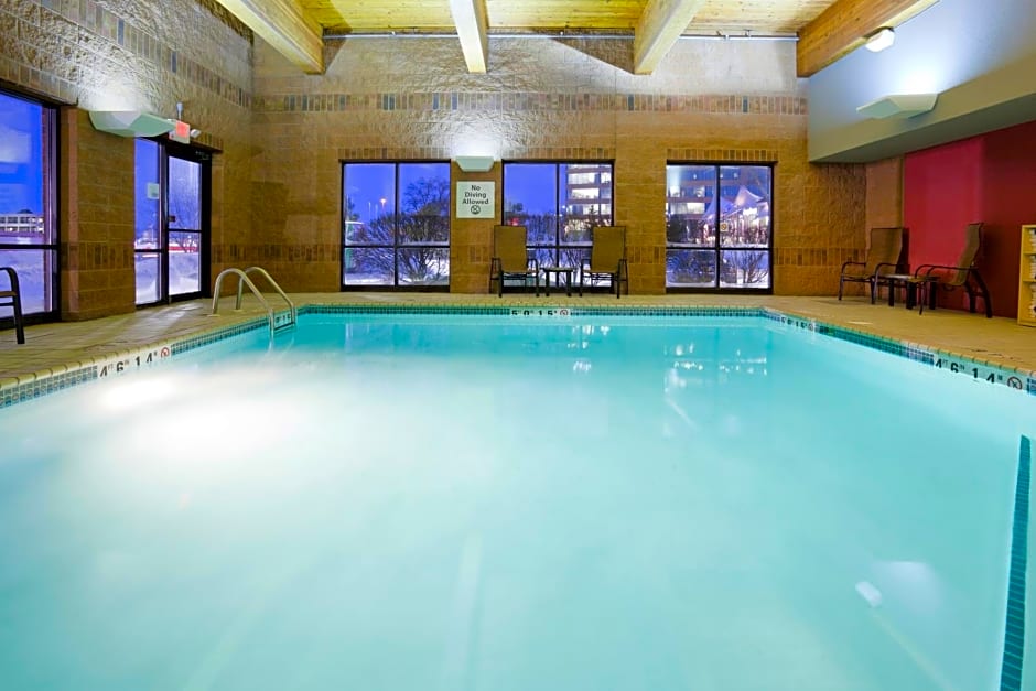 Holiday Inn Express & Suites Bloomington West By IHG