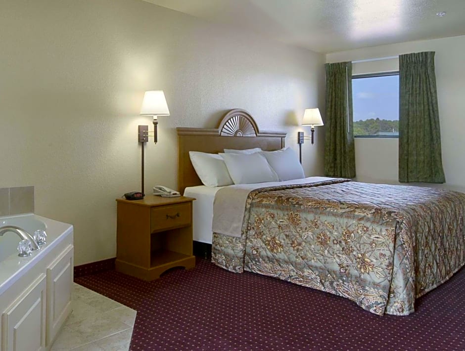 Days Inn by Wyndham Centre