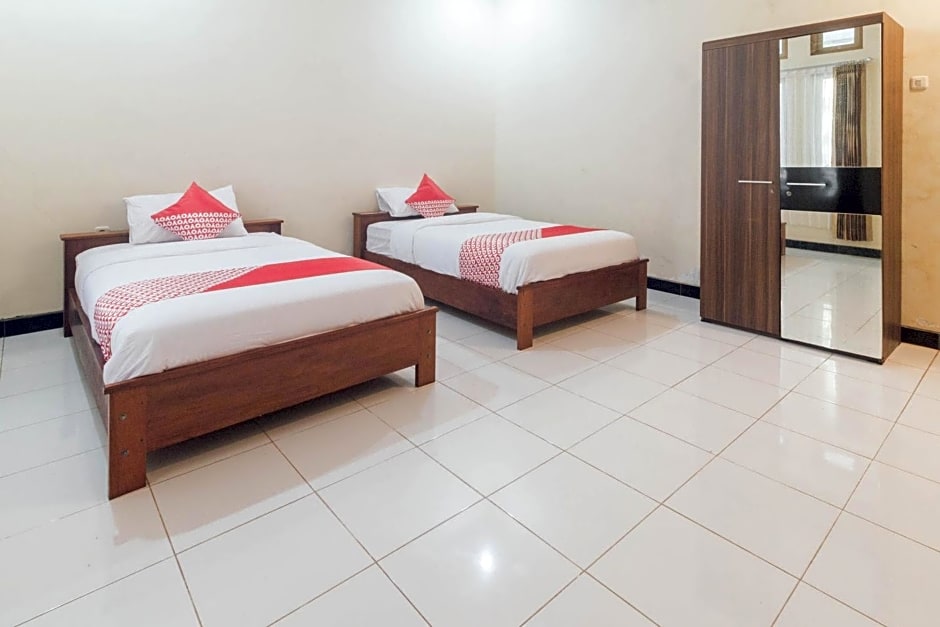 OYO 1688 Collin Beach Hotel