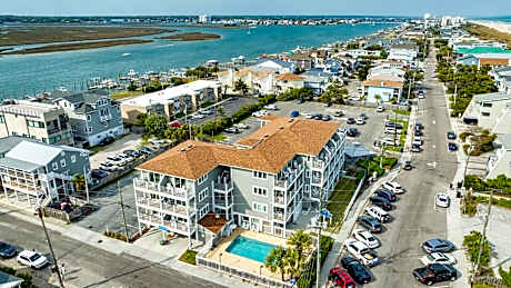 Sandpeddler Inn and Suites