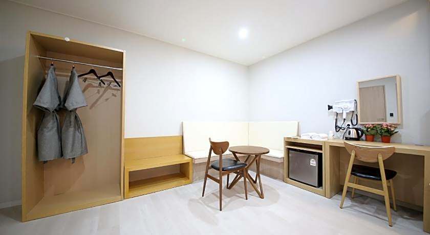 HARU HOTEL