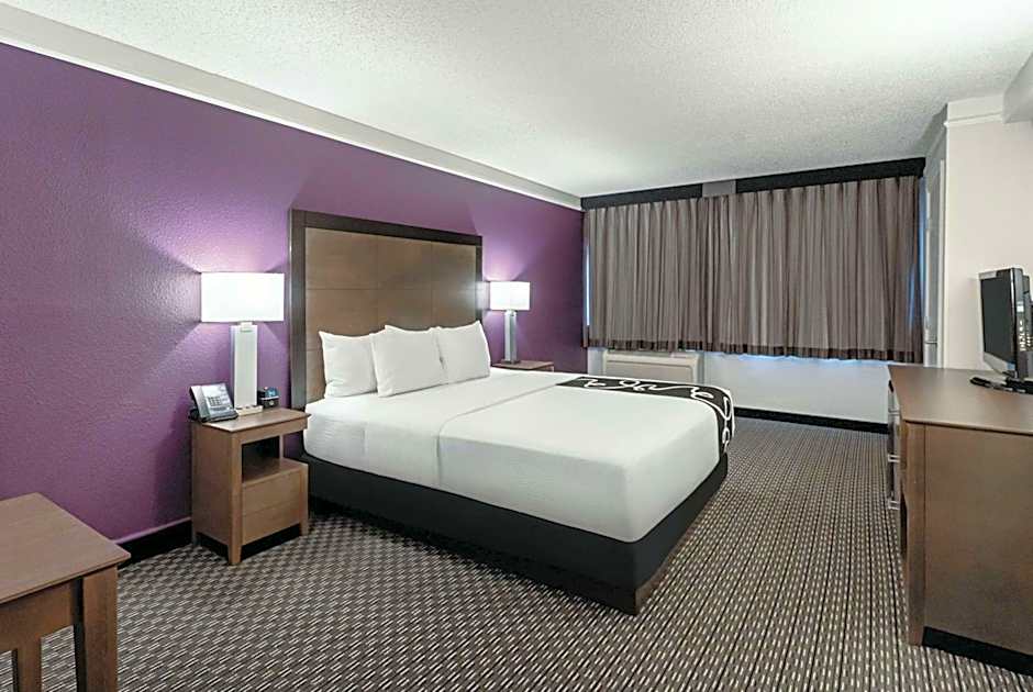 Photo 1 of 1 of 1 King Bed, Hearing/Mobility Accessible, Bathtub