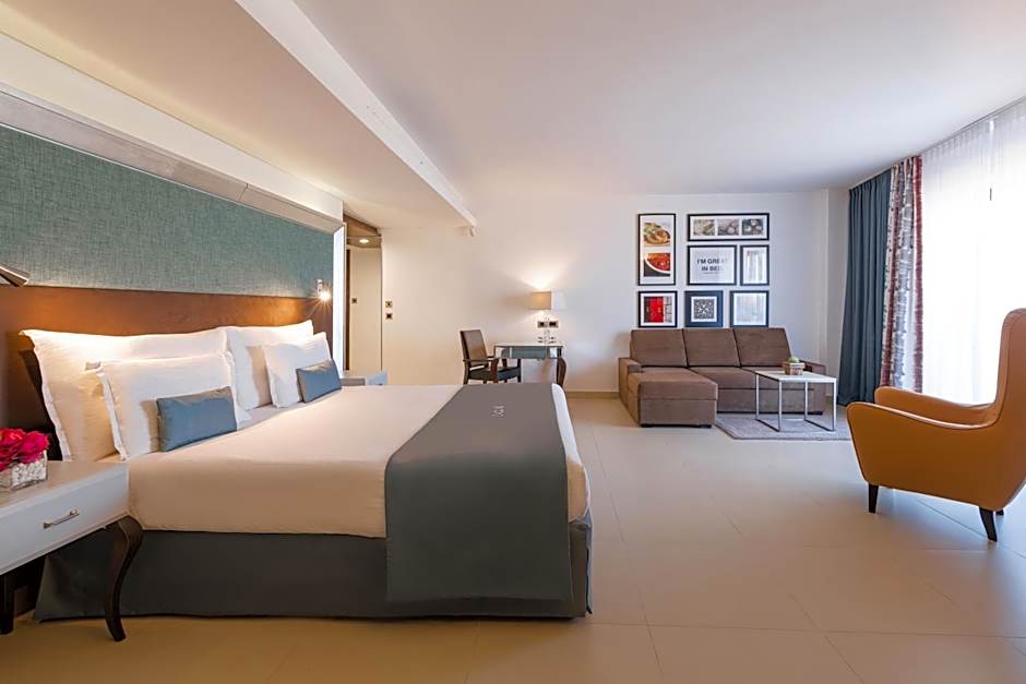 Photo 1 of 13 of Junior Suite, Balcony