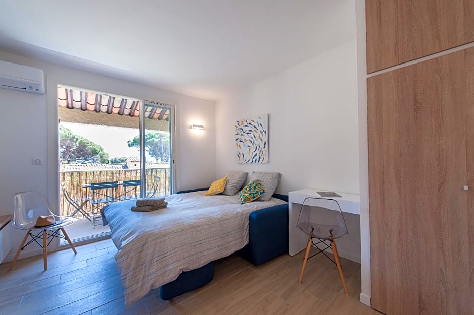 Studio neuf climatisé petite vue mer plage à pieds - Ted Home