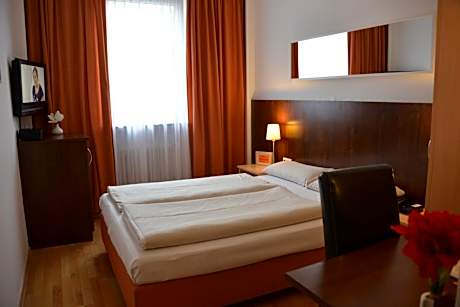 Double Room with Queen Bed