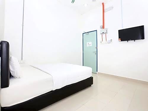 SPOT ON 89778 Aisy Hotel