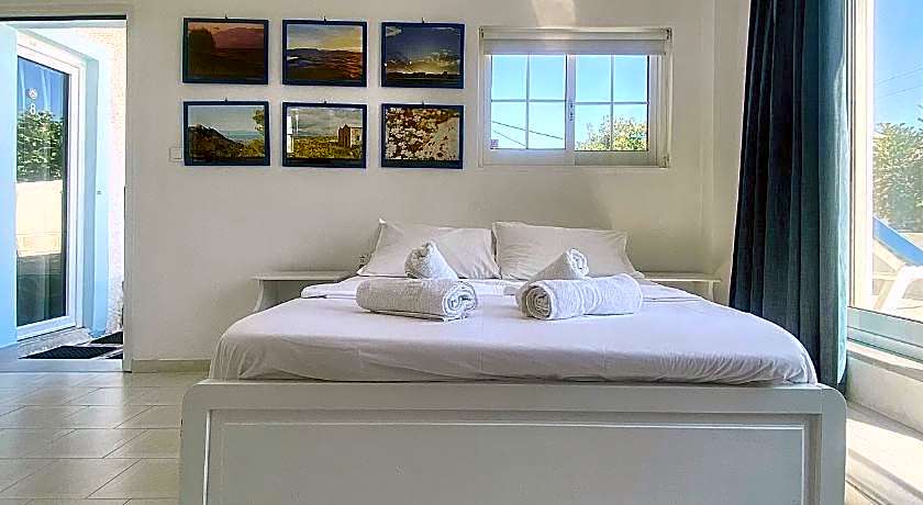 Blue Dolphin Studios and Apartment