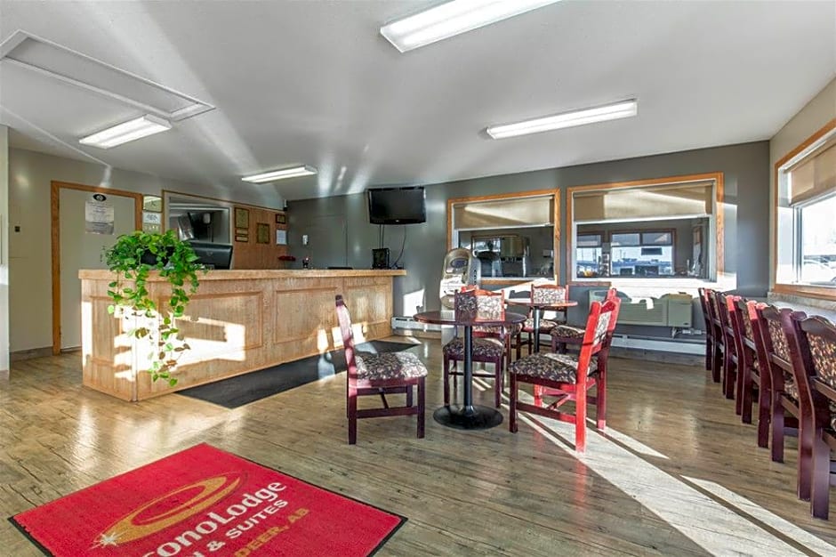 Econo Lodge Inn & Suites