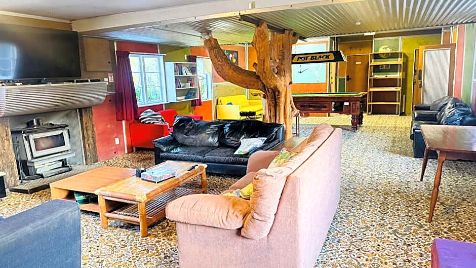 The Crossing Lodge & Backpackers