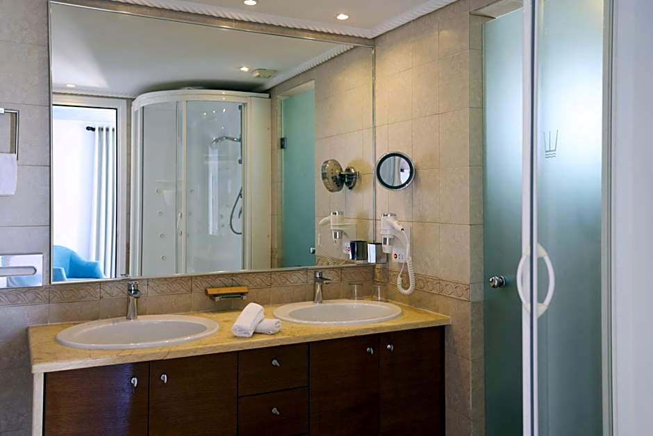 Poseidon Hotel Suites