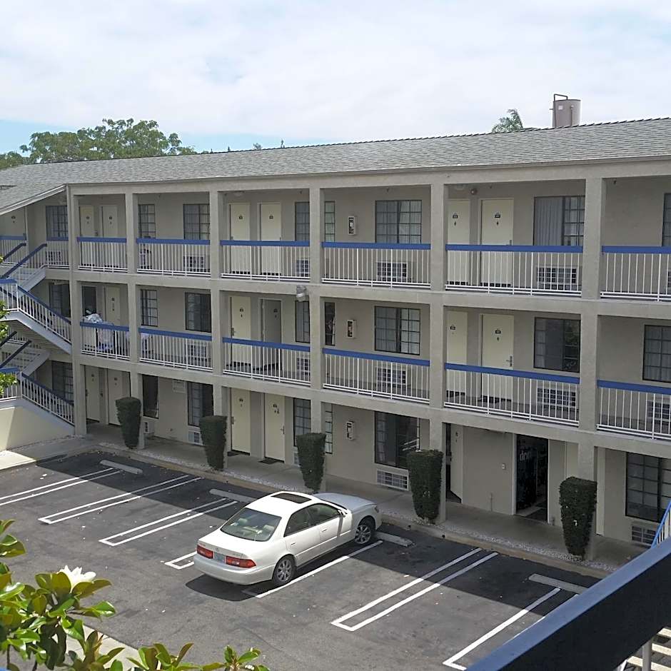 Days Inn by Wyndham Orange Anaheim