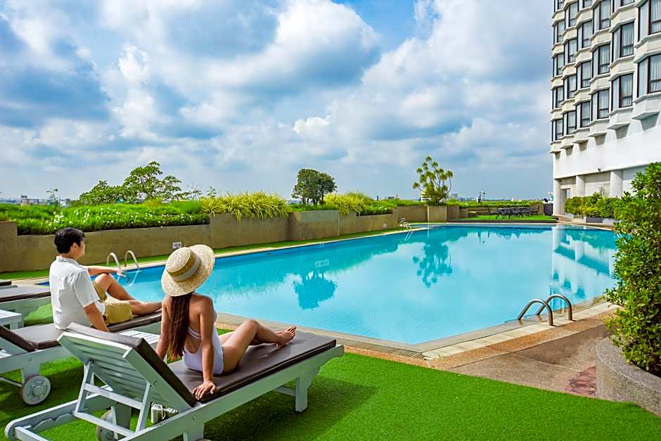 Montien Riverside Hotel