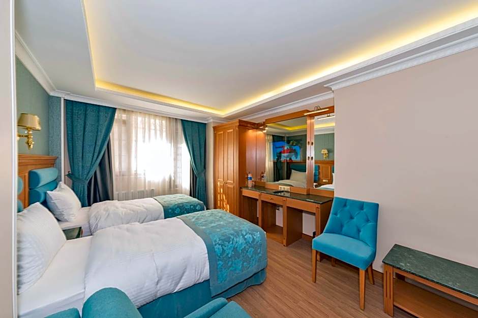 Magnaura House Hotel