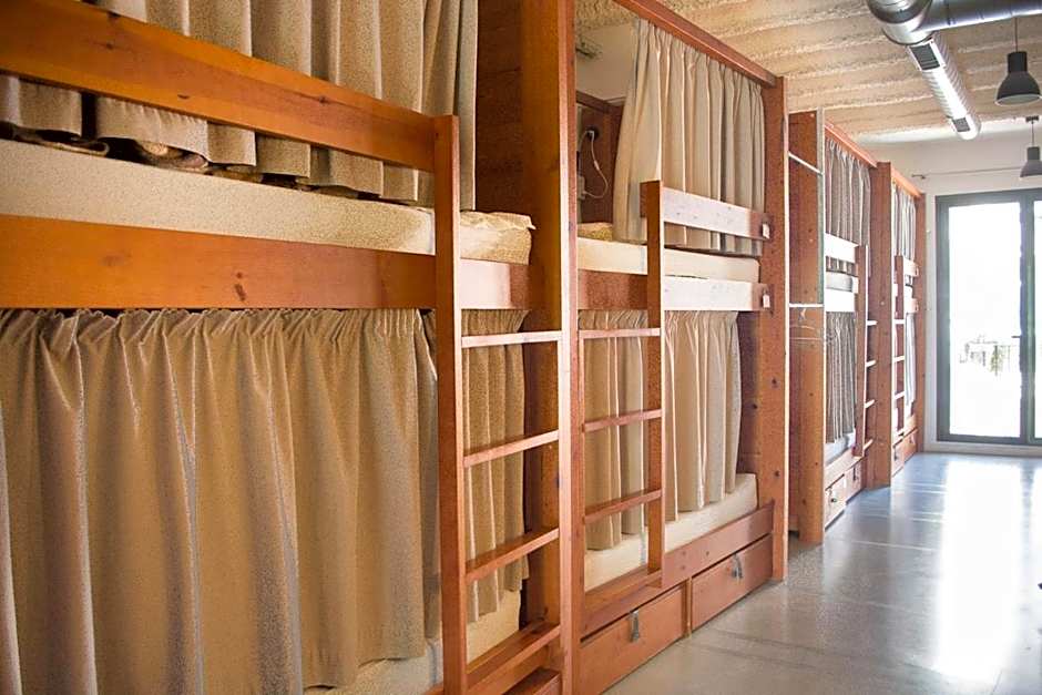 Ten To Go Hostel