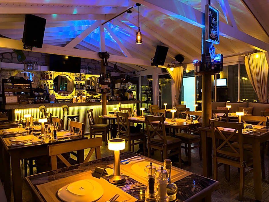 Banana Alaçatı Food & Stay - Adults Only