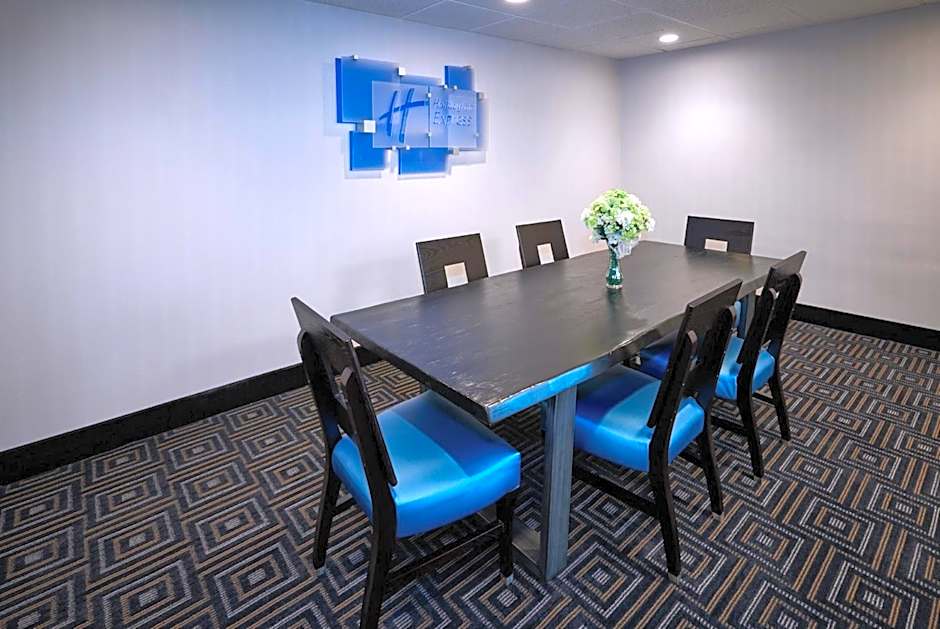 Holiday Inn Express & Suites Birmingham South - Pelham By IHG