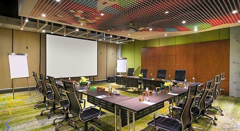 Pullman Jakarta Central Park Hotel