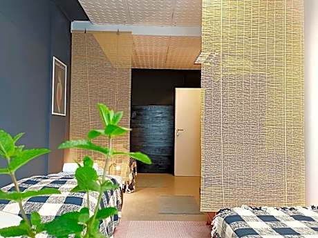 Basic Triple Room with Shared Bathroom