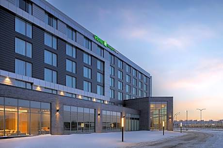 Holiday Inn Express Montreal Airport - St-Laurent by IHG