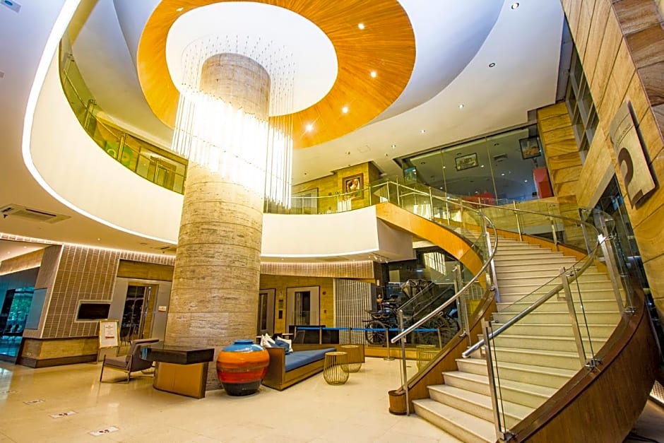 Crown Regency Hotel & Towers