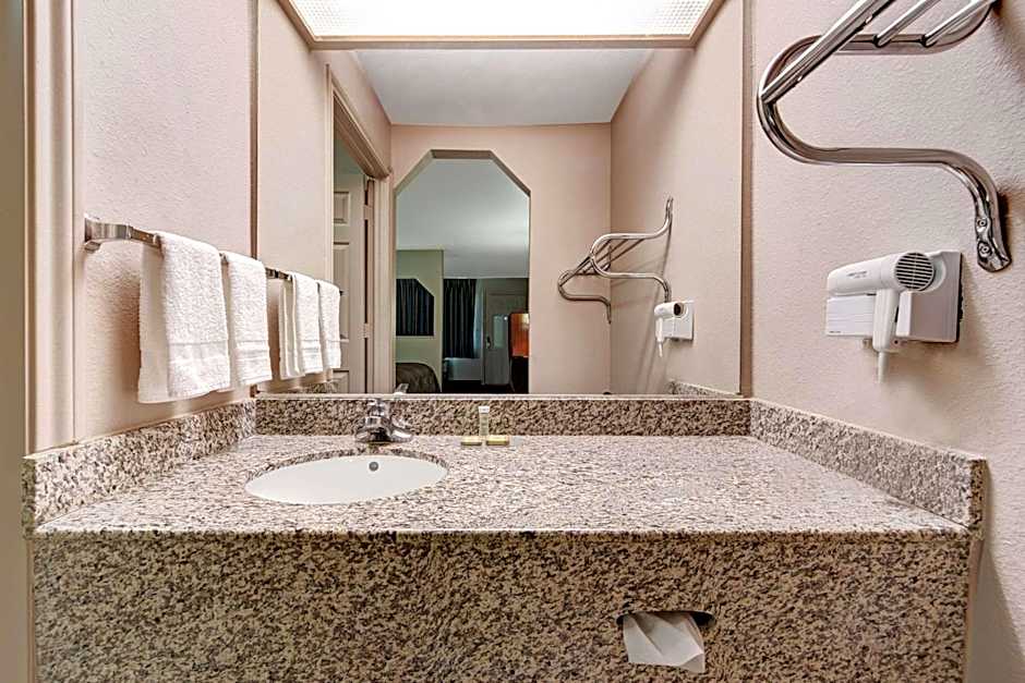 Super 8 by Wyndham Richardson Dallas