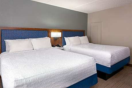 Queen Room with Two Queen Beds (4 Adults)