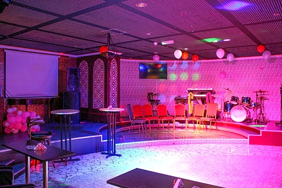 Clifton International Hotel