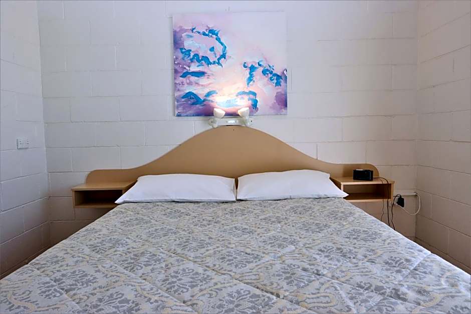 Lake Edge Apartments