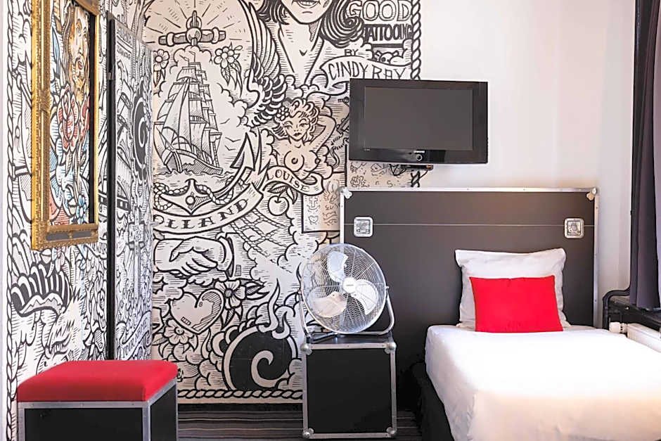 Photo 1 of 5 of Quadruple Room